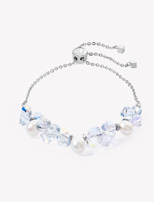 Ontdek de betoverende Dancing Crystals & Pearls-armband - onze nieuwe variant van de populaire serie - een fascinerende combinatie van sprankelende kristallen en delicaat glinsterende zoetwaterparels. Perfect voor speciale gelegenheden of om een vleugje glamour toe te voegen aan je dagelijkse look.